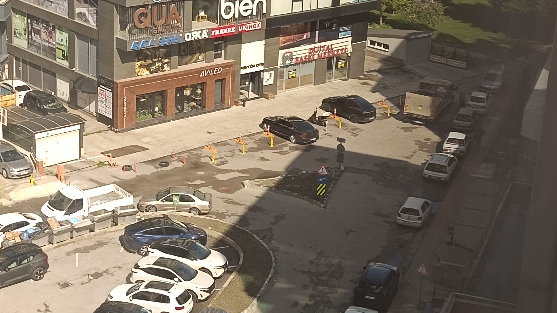 Samsun'da Yollar Kişisel Otopark Oldu: Dubalarla Kamu Alanı İşgali Tepki Çekiyor