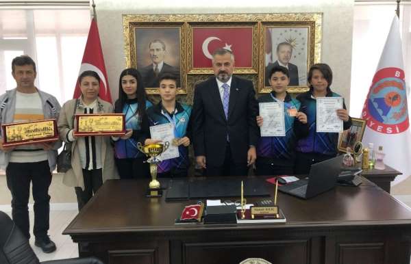 Başkan Kılıç'tan rekortmen sporculara ödül