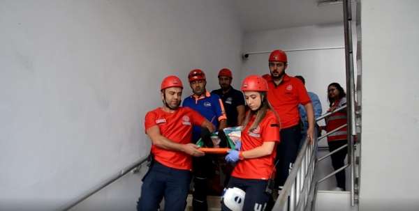 Eğitim ve araştırma hastanesi'nde deprem tatbikatı