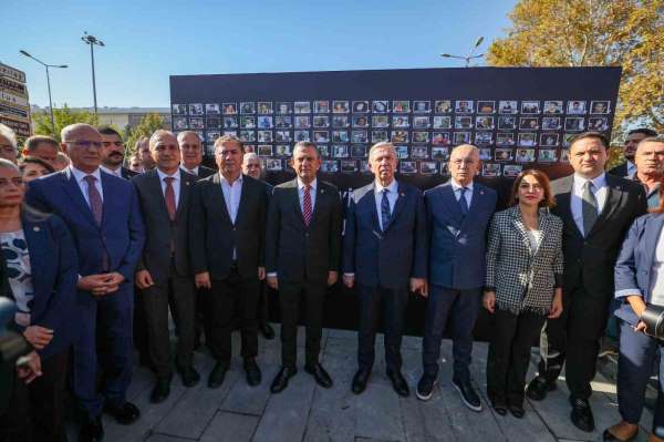 CHP lideri Özel, Ankara Garı'ndaki terör saldırısında ölenlerin anısına yapılan anıtın açılışına katıldı