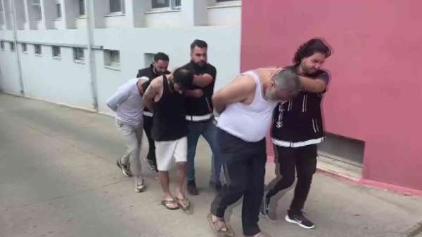 Adana'da 4 kilo metamfetamin yakalattılar, 'Kahve içiyorduk' savunması yaptılar