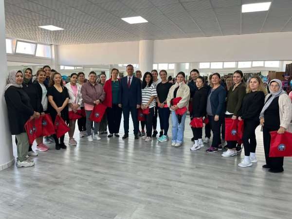 Başkan Ercan'dan sabah sporuna katılan kadınlara sürpriz hediye