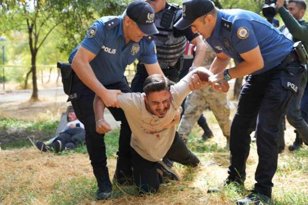 Gaziantep'te terör tatbikatında kendini rolüne kaptıranları ekipler güçlükle sakinleştirdi