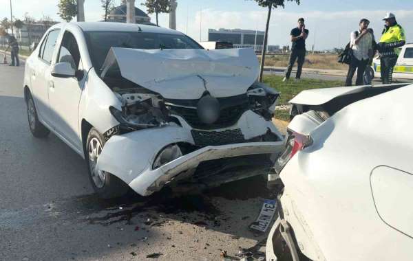 Aksaray'da 4 araçlı zincirleme trafik kazası