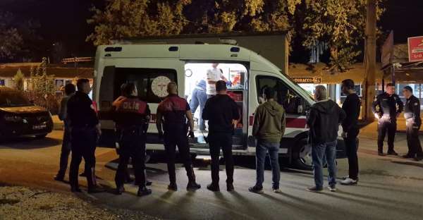 Bıçaklı saldırıya uğrayan genç yaralandı