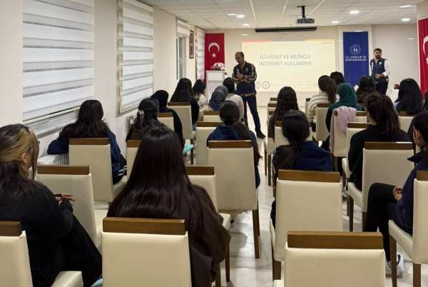 Kars'ta Üniversite öğrencilerine siber güvenlik eğitimi