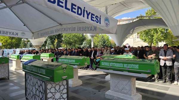 Kayseri'de kazada hayatını kaybeden 3 kişi son yolculuklarına uğurlandı
