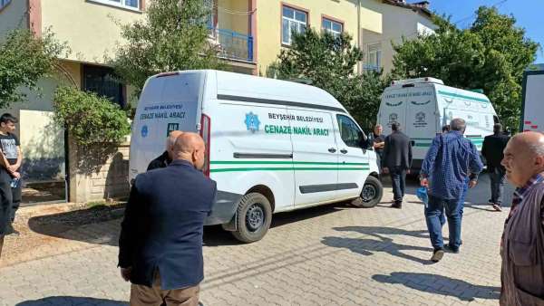 Konya'da kazada hayatını kaybeden aynı aileden 3 kişi son yolculuğuna uğurlandı