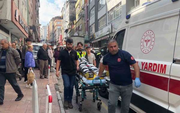 Motosikletinden inen kuryeye SUV araç çarptı