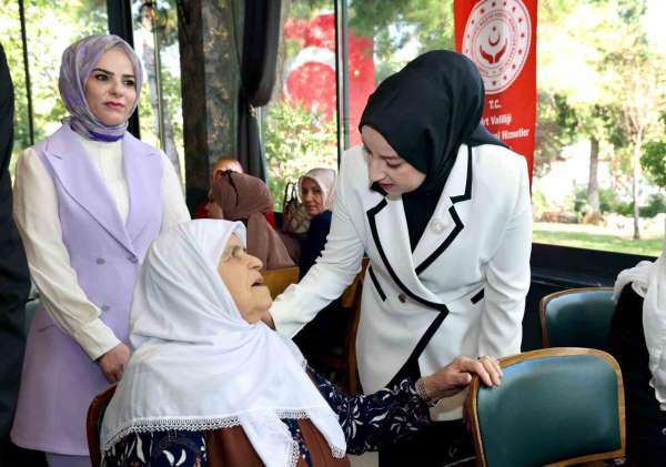 Vali Kızılkaya, şehitlerin anneleri, eşleri ve çocuklarını ağırladı