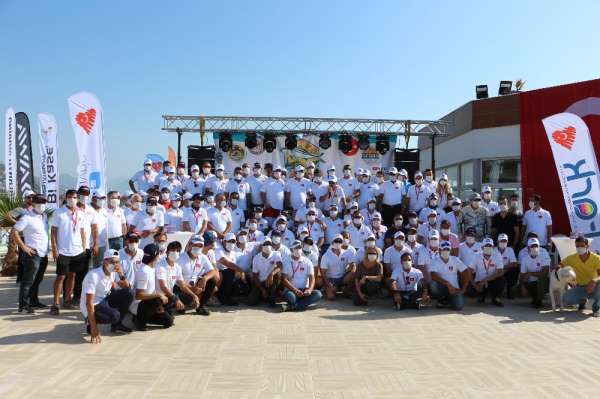 Alanya'da en büyük balığı yakalamak için yarışıyorlar