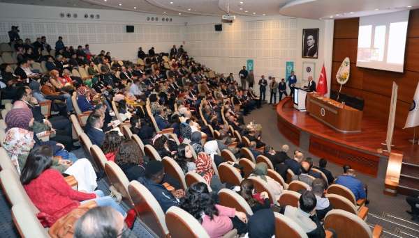Türkçe'nin geleceği Atatürk Üniversitesinde konuşuldu 