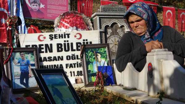 Şehit Eren'in annesi Ayşe Bülbül: 'Eren'in annesi olarak ona yazıklar olsun diyorum'