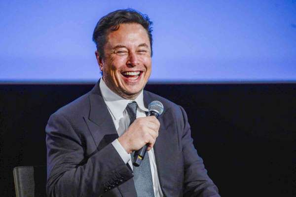 Elon Musk, Tesla hisselerinin yaklaşık 4 milyar dolarlık kısmını sattı