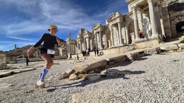 27 ülkeden 320 sporcu Sagalassos Antik Kenti'nde koştu