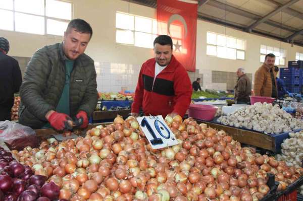 Amasya pazarında soğanın kilosu 7 aydır 10 TL