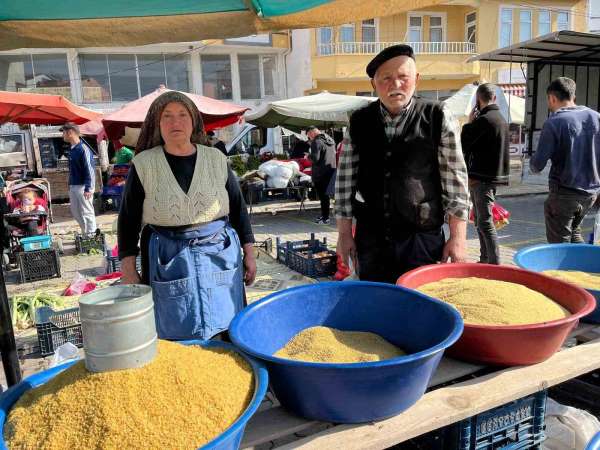 Yozgat'ta 70'lik çift 40 yıldır omuz omuza pazarcılık yapıyor