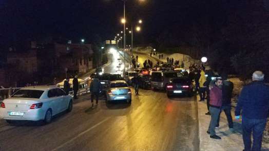 Samsun'da buzlanma nedeniyle 13 araç birbirine girdi: 4 yaralı 