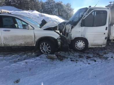 Aslanapa'da trafik kazası: 5 yaralı