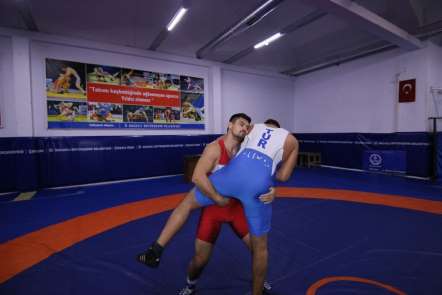 Kağıtsporlu güreşçiler Türkiye Şampiyonası'na gidiyor