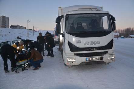 Sivas'ta trafik kazası: 3 yaralı