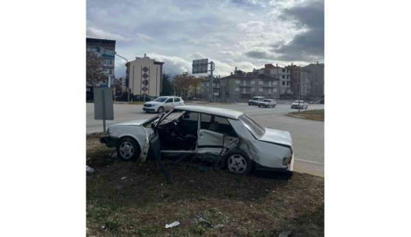 Afyonkarahisar'da trafik kazası, 3 yaralı