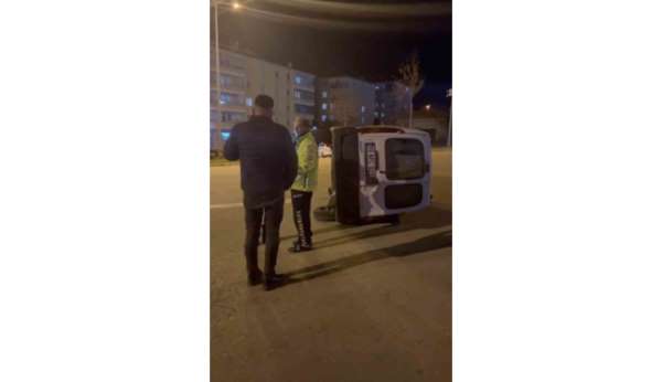 Çorum'da kaza yapan hafif ticari araç takla attı: 2 yaralı