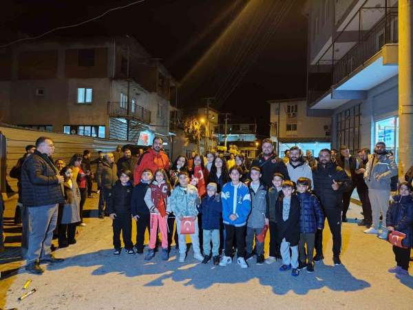 Dünya şampiyonu Zehra'yı mahalle sakinleri törenle karşıladı