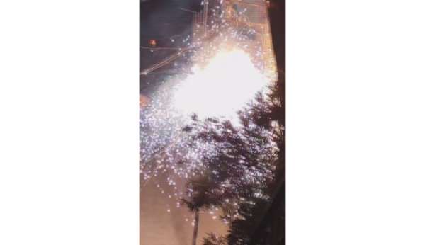 Elektrik kablolarında yaşanan patlama geceyi gündüze çevirdi