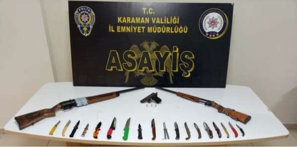 Karaman'da polis uygulamasında silahlar ve bıçaklar ele geçirildi: 5 tutuklama