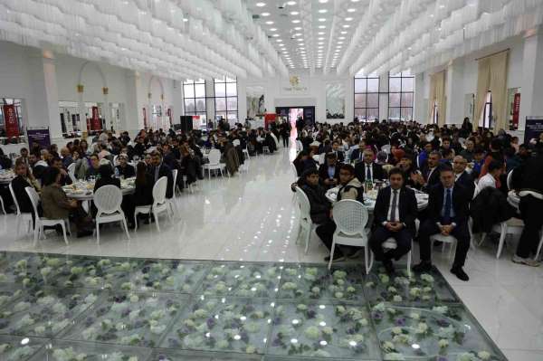 Sivas'ta öğrenciler, meslek sektörleri temsilcileri ile buluştu