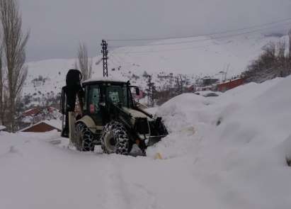 Tunceli'de kar 147 köy yolunu ulaşıma kapattı 