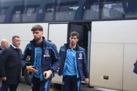 Trabzonspor, Galatasaray maçı için İstanbul'a gitti 