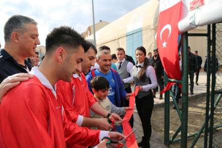 Halı saha maçında, şehit düşen komiser ve eşinin adı halı sahaya verildi 