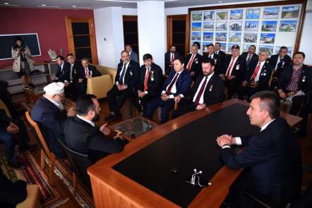 İlk ziyaret şehit aileleri ve gazilerden