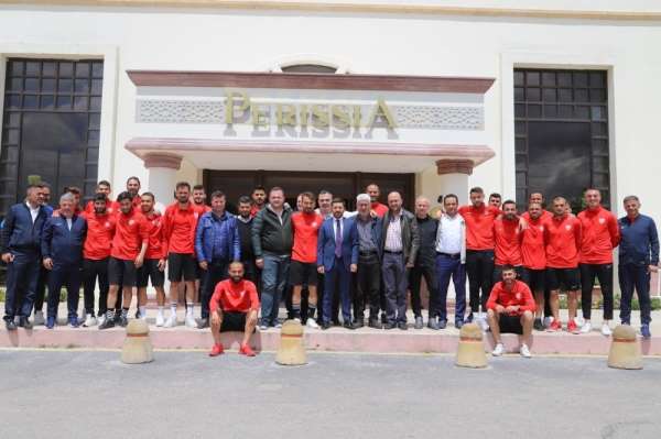 Belediye Başkanı Arı, Nevşehir Belediyespor kampını ziyaret etti