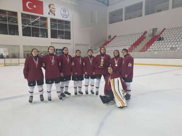 Kayseri Buz Hokeyi'nde Türkiye Üçüncüsü Oldu 