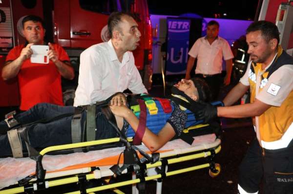 Adana'da yolcu otobüslerinin karıştığı zincirleme kaza: 20 yaralı 