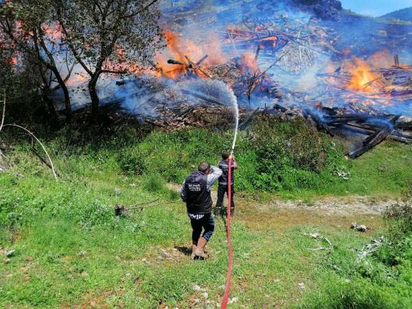 Çorum'da köy yangını: 7 ev kül oldu 