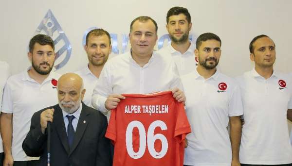 Görme engelli sporculardan Taşdelen'e ziyaret