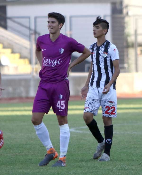 Bilal Budak Manisaspor'un en genç oyuncusu oldu 