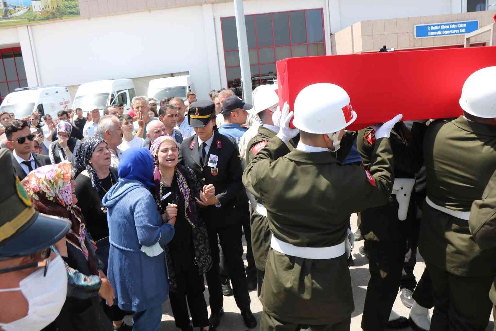 Samsun şehidini gözyaşları içinde karşıladı
