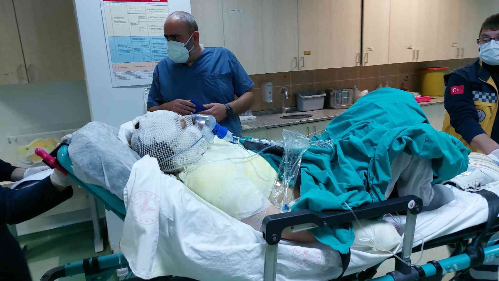 Boşandığı karısını yanıcı madde dökerek yaktı
