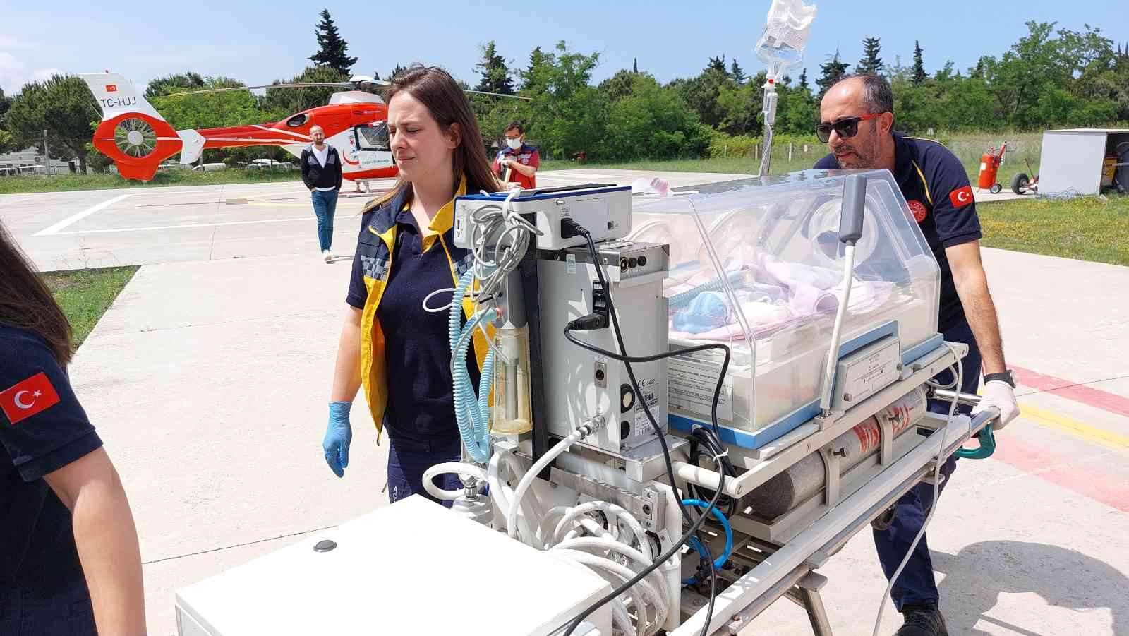 'Parmak bebek' ambulans helikopterle hastaneye sevk edildi
