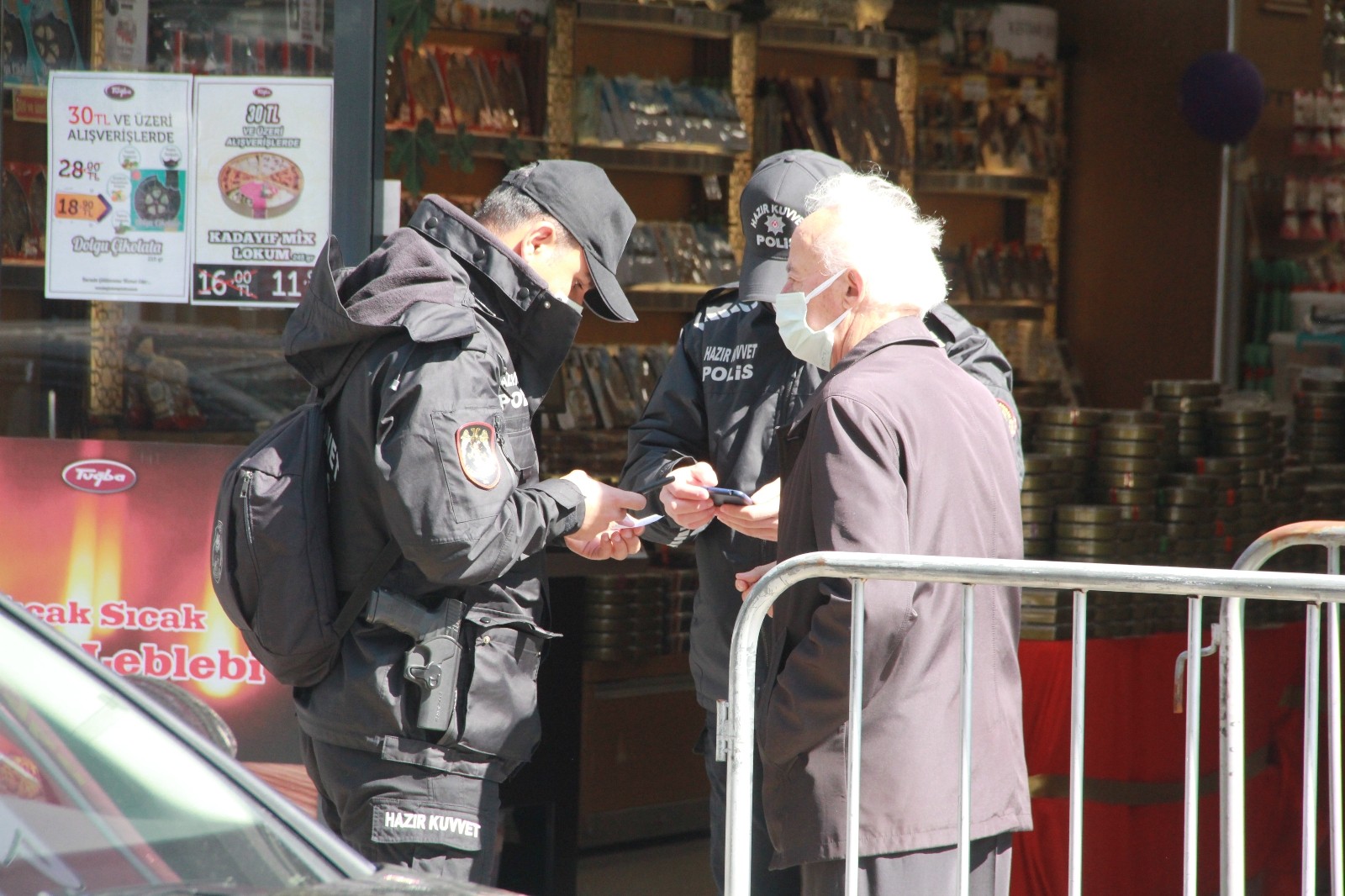 Virüsün zirve yaptığı Samsun'a Ankara ve İstanbul'dan polis takviyesi
