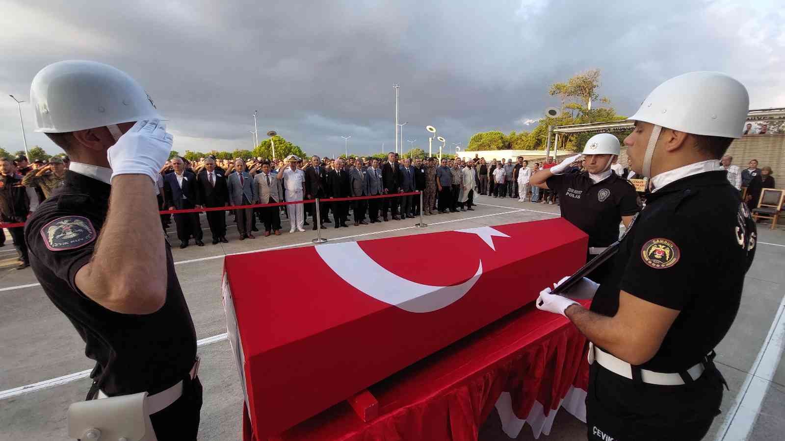 Kalbine yenik düşen polis için tören düzenlendi
