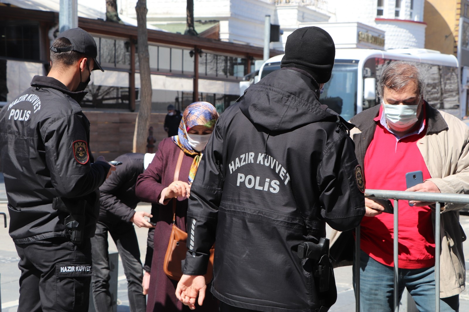 Virüsün zirve yaptığı Samsun'a Ankara ve İstanbul'dan polis takviyesi
