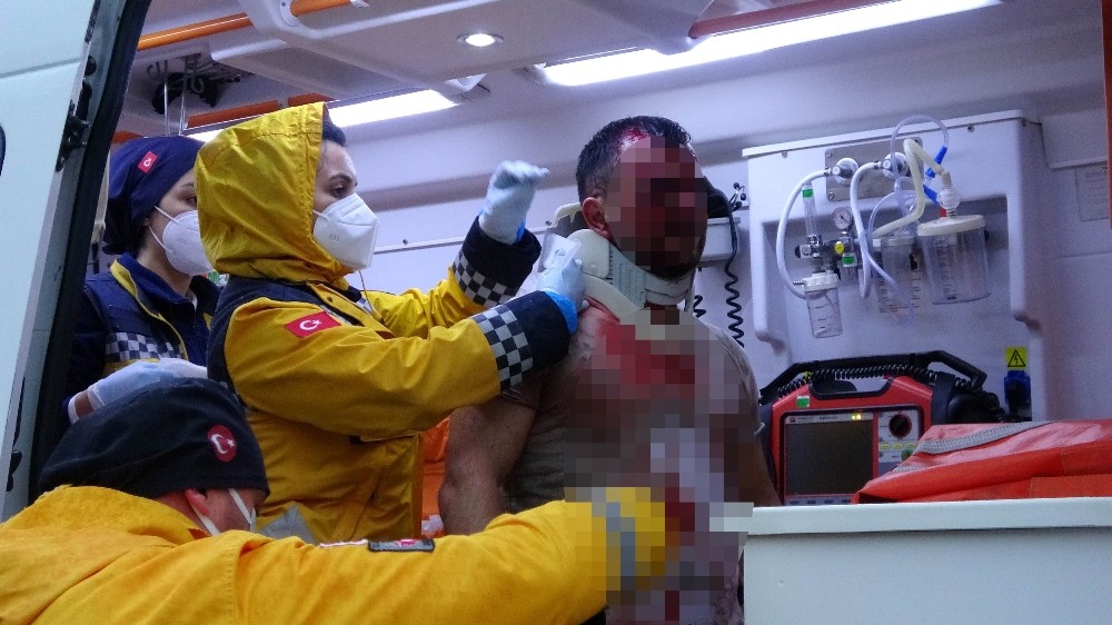 Şarampole yuvarlanan otomobilin sürücüsü ölümden döndü
