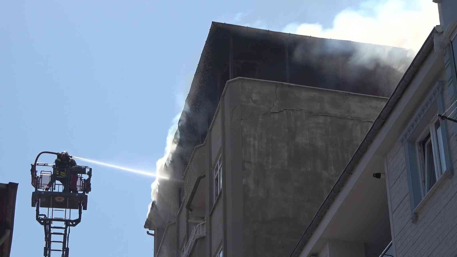 Yangında can pazarı: Uyuyakalan çocuk son anda kurtarıldı
