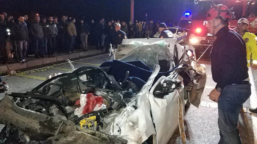 Samsun'da otomobil tırın altına girdi: 1 ölü
